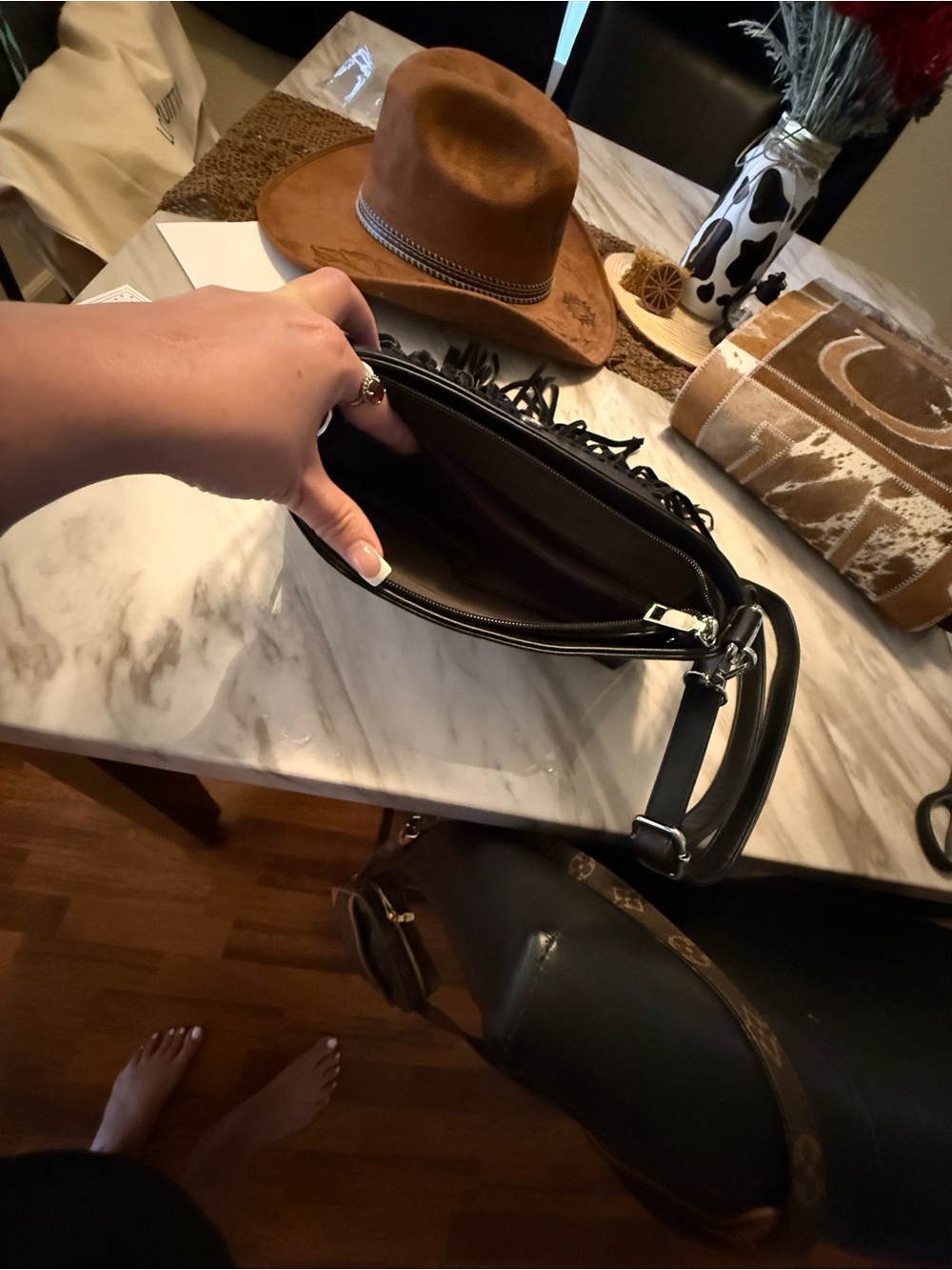 New Black and White cowprint Fringe Crossbody Bag - Picture 4 of 5